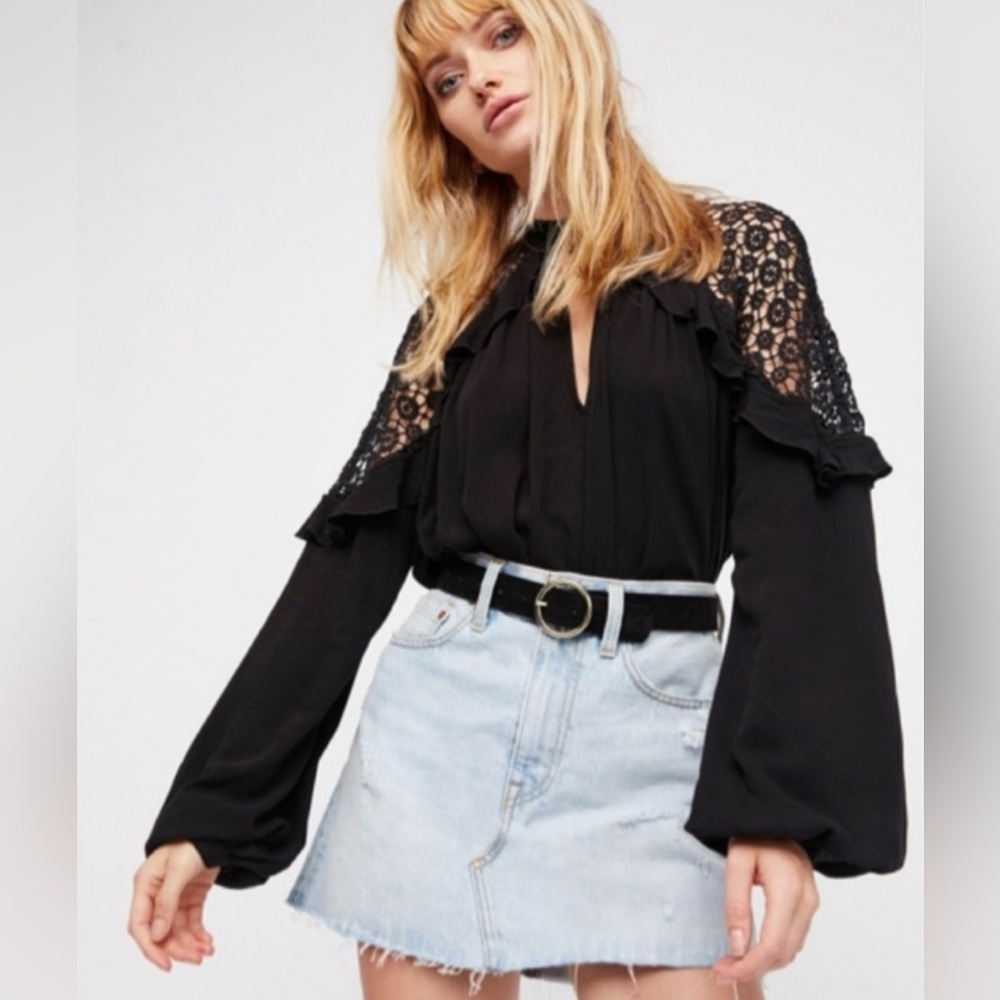 Free People Little Bit Of Love Crochet Lace Ruffle Keyhole‎ Blouse Black Size XS